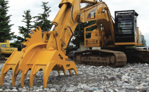 Stump ripper on a hydraulic excavator