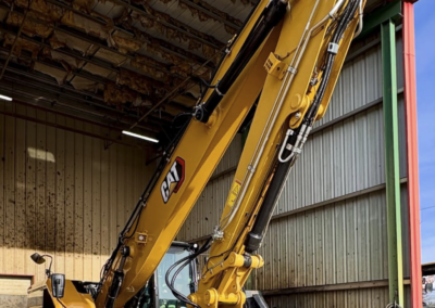 Contractor grapple on large excavator